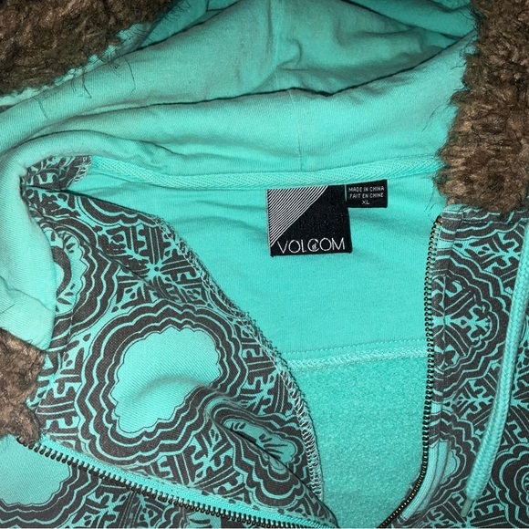 VINTAGE Volcom Zip-up - Picture 2 of 4